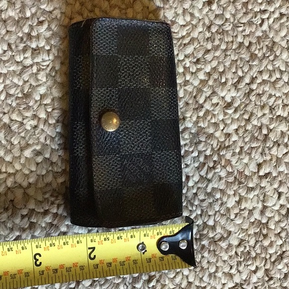 Louis Vuitton key holder checker print - Picture 9 of 10